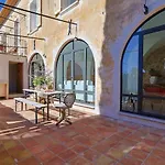 Entire Village 7br 15 Guests *