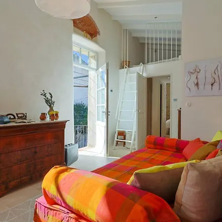 Σπίτι διακοπών Entire Village 7br 15 Guests *