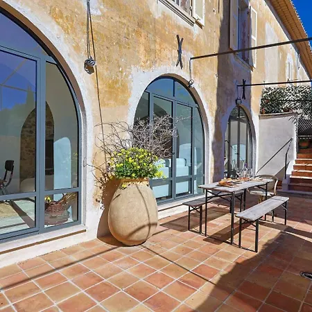 Σπίτι διακοπών Entire Village 7br 15 Guests *