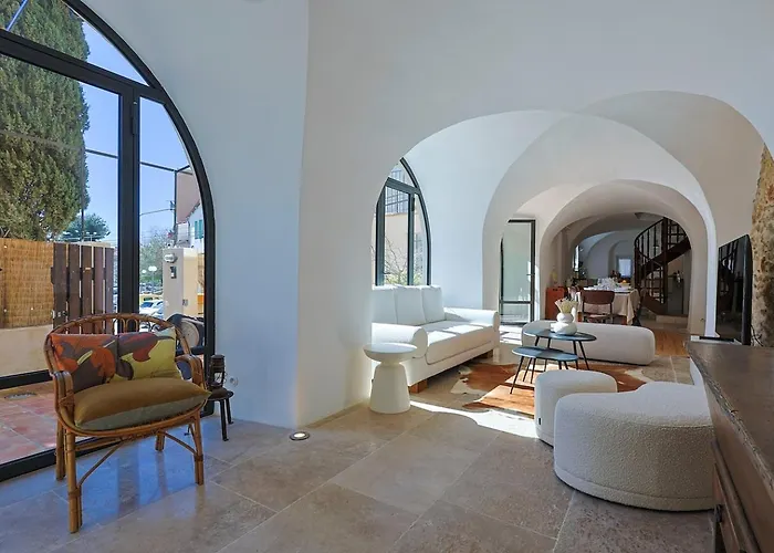 Entire Village 7br 15 Guests بيت للعطل
