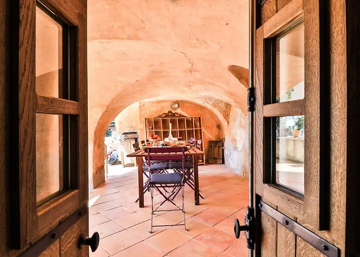 Entire Village 7br 15 Guests