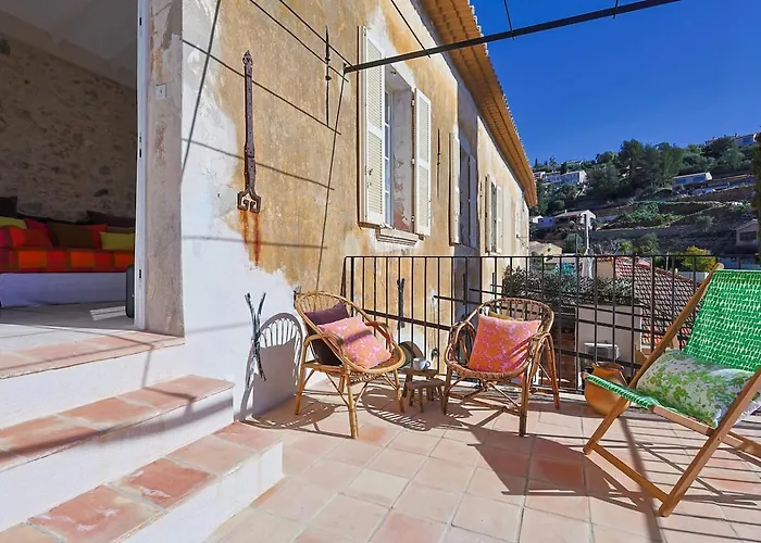 بيت للعطل Entire Village 7br 15 Guests *