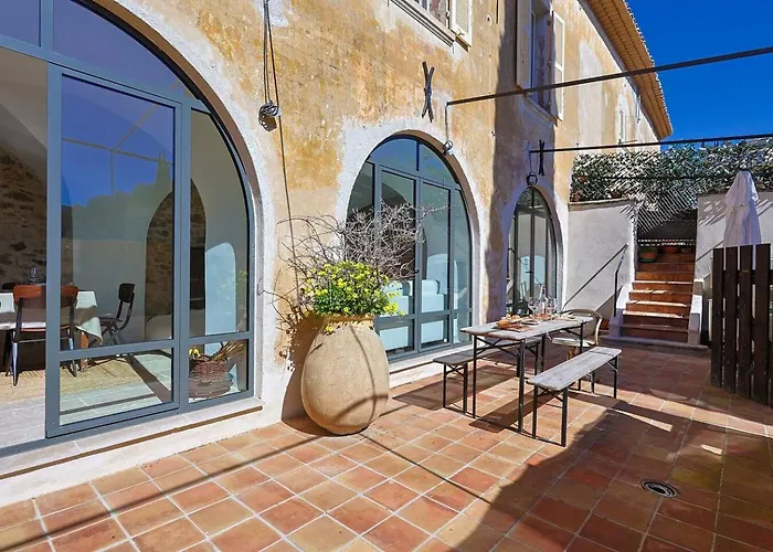 بيت للعطل Entire Village 7br 15 Guests *